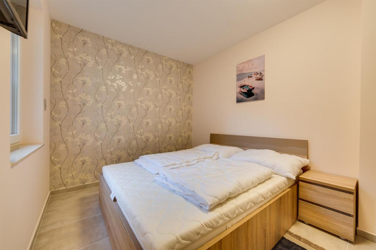 Forest Foeldvar Apartmanok By Bltn Balatonföldvár Extérieur photo
