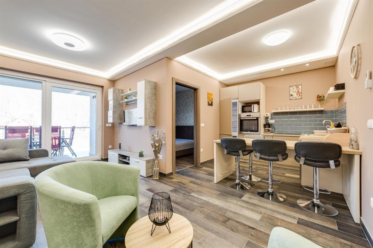 Forest Foeldvar Apartmanok By Bltn Balatonföldvár Extérieur photo